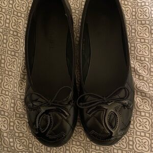 CHANEL Black Quilted Flats with Logo